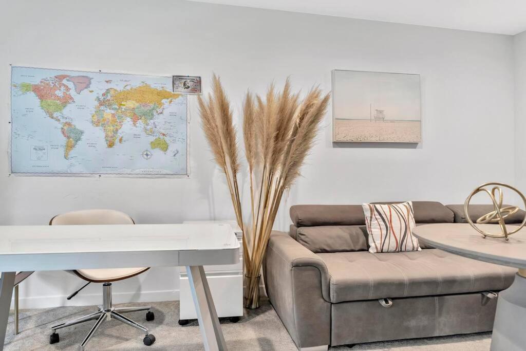 8 Marina Penthouse Water Front