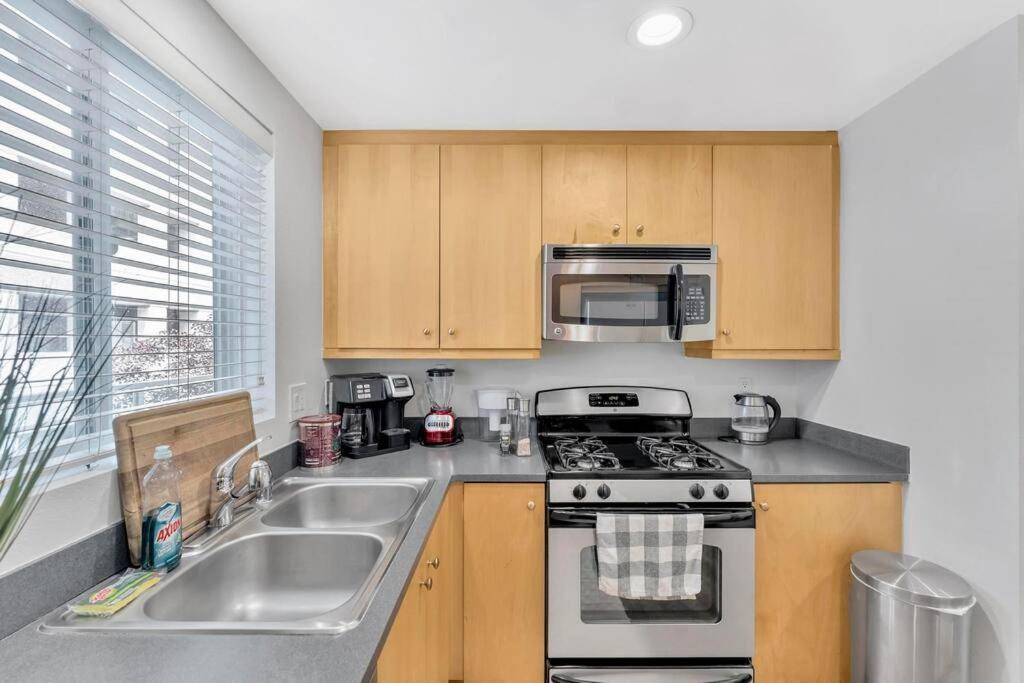 Apartment 8 Marina Penthouse Water Front *