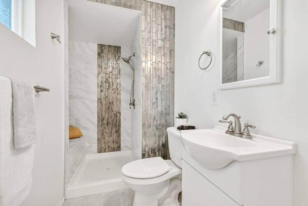 Modern 1-bedroom In A Prime La Location *