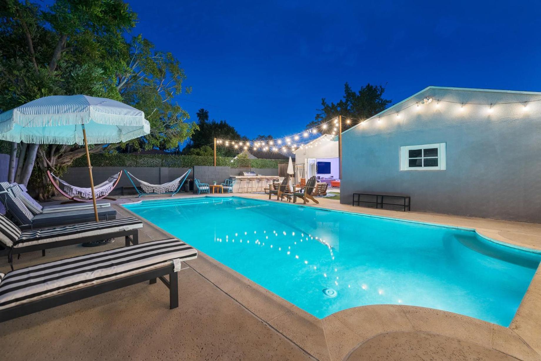 Angel&Rose Universal Hollywood Heated Pool House King Bed *