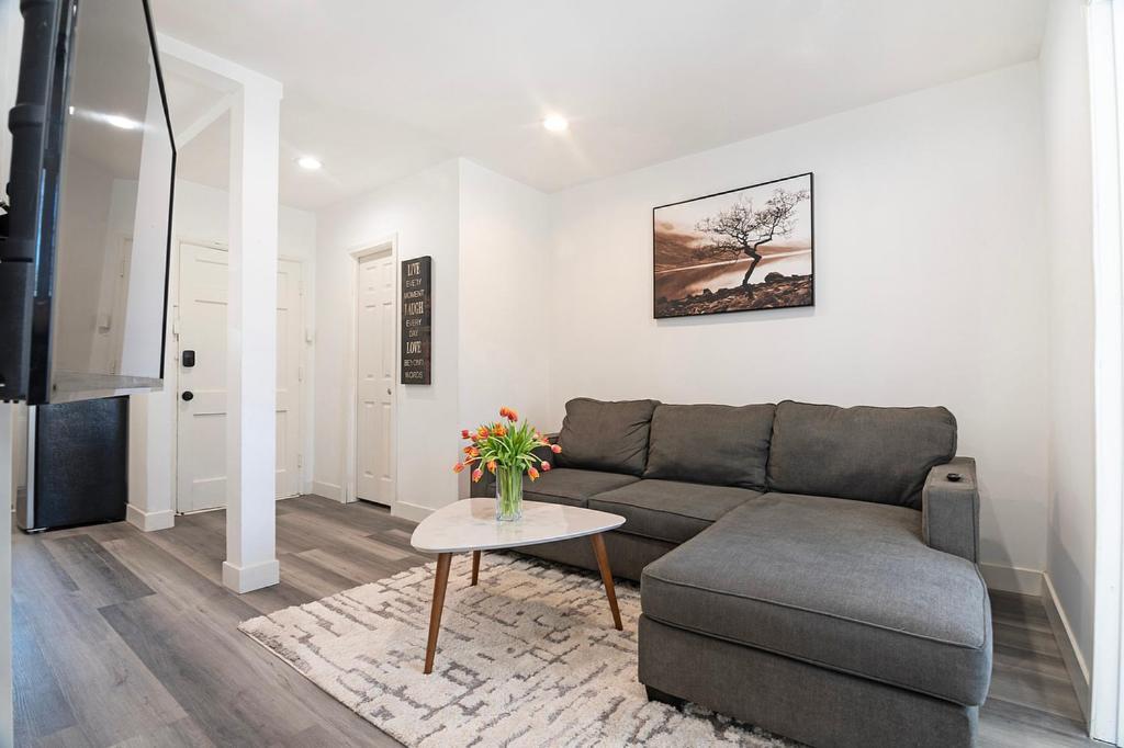 Beautiful 3 Bedroom Beverly Hills Adj Los Angeles