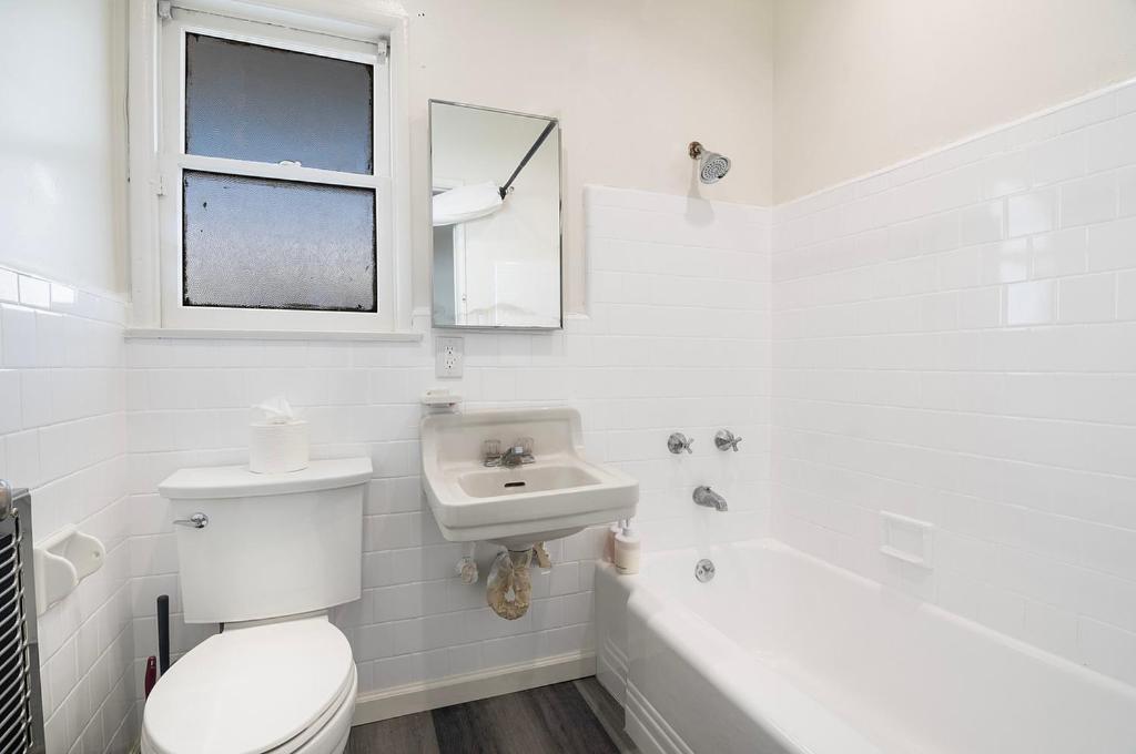 Beautiful 3 Bedroom Beverly Hills Adj