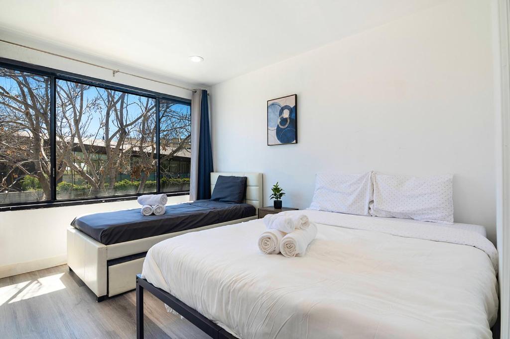 Beautiful 3 Bedroom Beverly Hills Adj *
