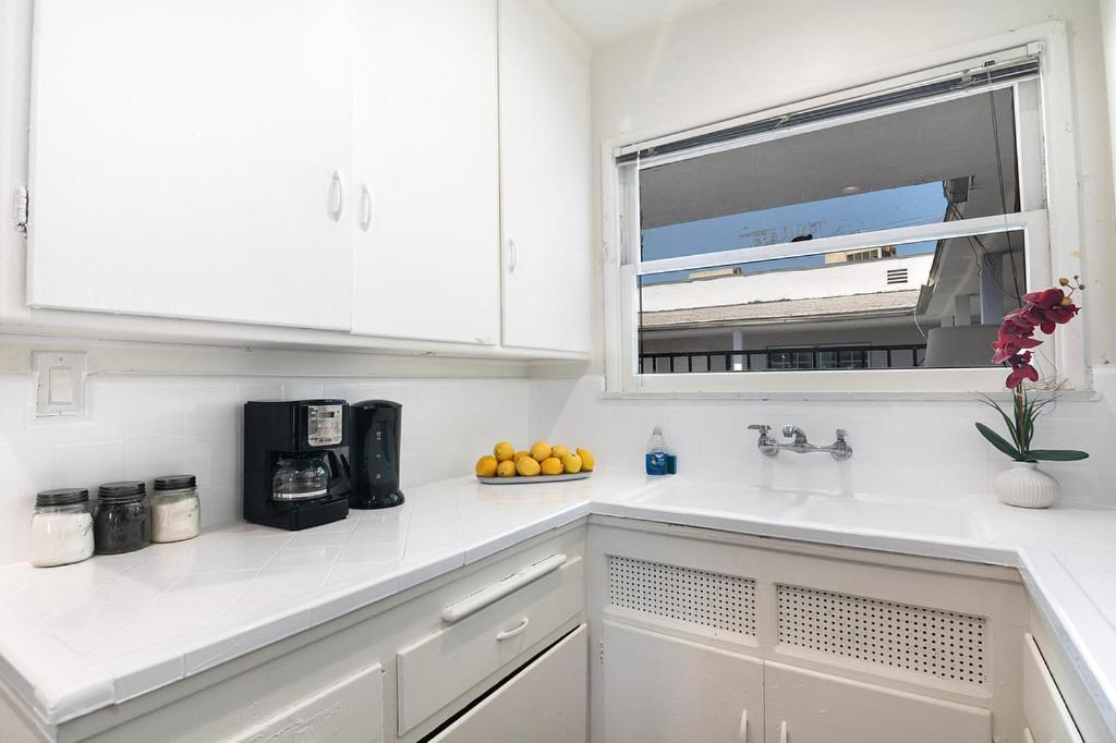 Beautiful 3 Bedroom Beverly Hills Adj * Los Angeles