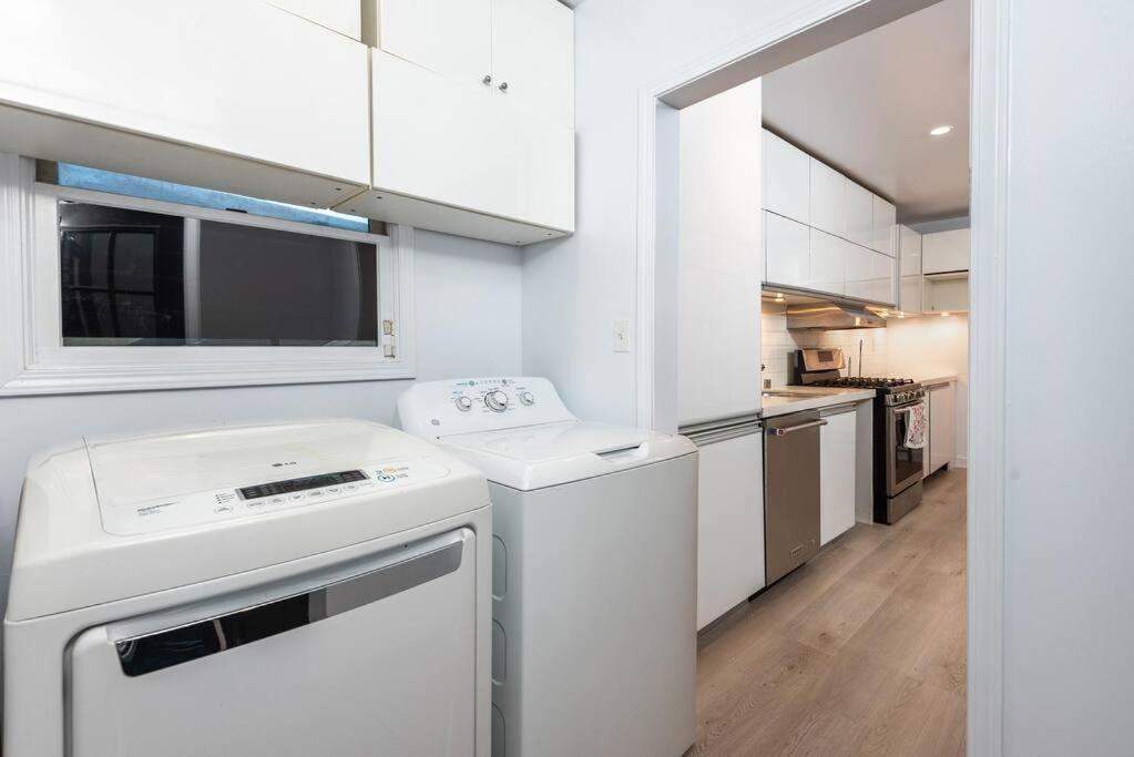 Luxurious Bel Air W/ Jacuzzi! 2bd 2ba Apartment *