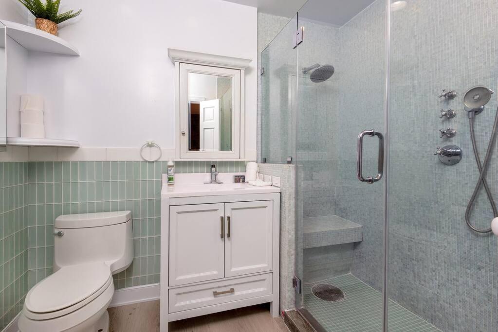 Luxurious Bel Air W/ Jacuzzi! 2bd 2ba *
