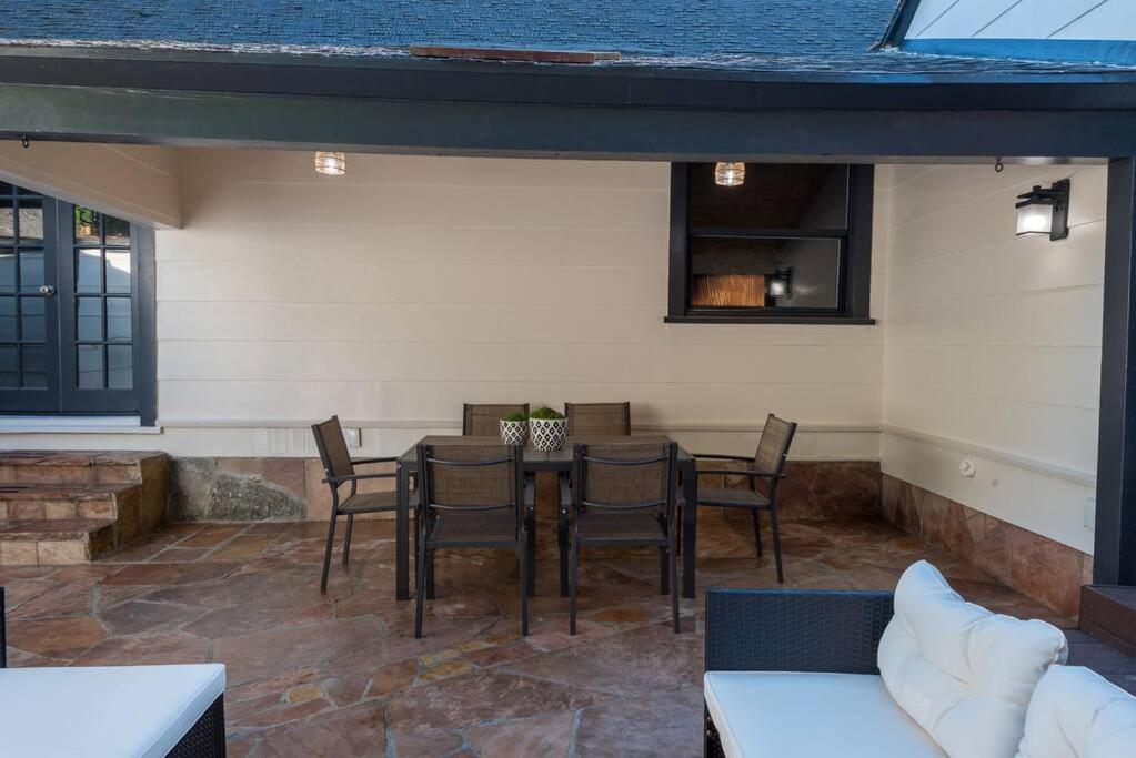 Luxurious Bel Air W/ Jacuzzi! 2bd 2ba Apartment Los Angeles
