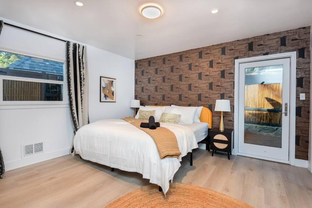 Luxurious Bel Air W/ Jacuzzi! 2bd 2ba Apartment *