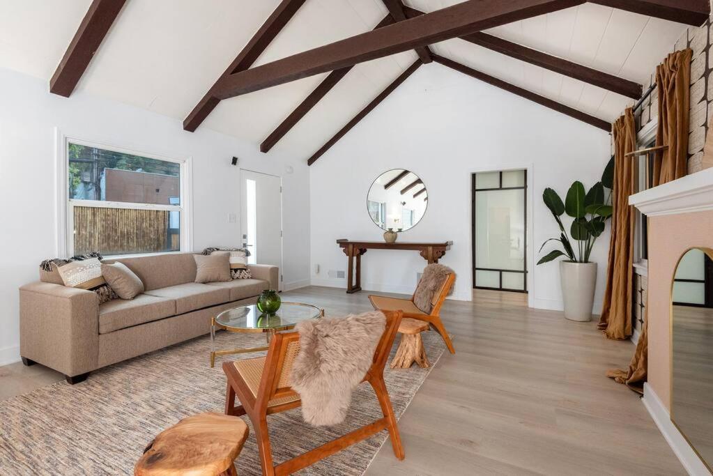 Apartment Luxurious Bel Air W/ Jacuzzi! 2bd 2ba *