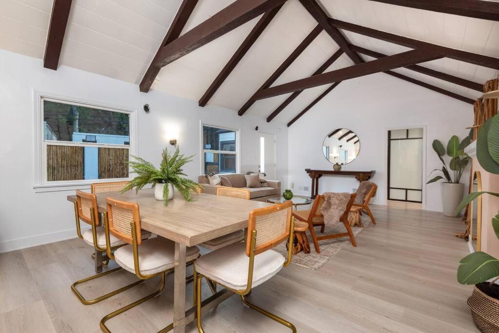 Luxurious Bel Air W/ Jacuzzi! 2bd 2ba Los Angeles
