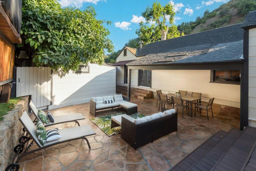 Luxurious Bel Air W/ Jacuzzi! 2bd 2ba