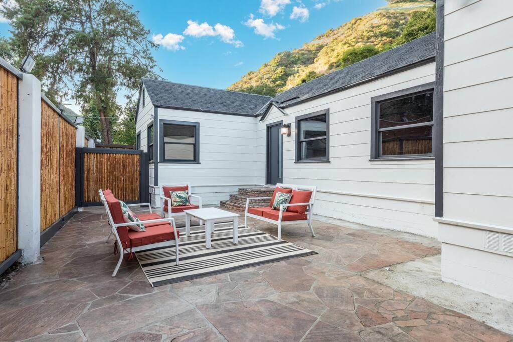 Apartment Luxurious Bel Air W/ Jacuzzi! 2bd 2ba *