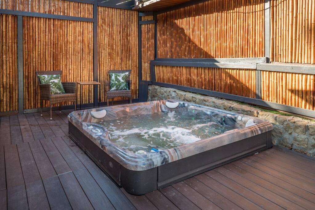Luxurious Bel Air W/ Jacuzzi! 2bd 2ba Apartment