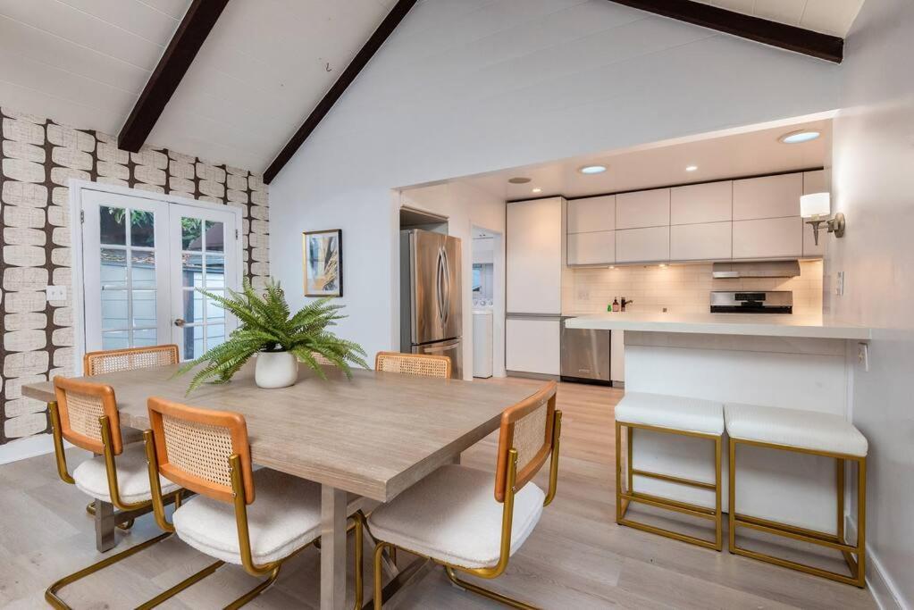 Luxurious Bel Air W/ Jacuzzi! 2bd 2ba *