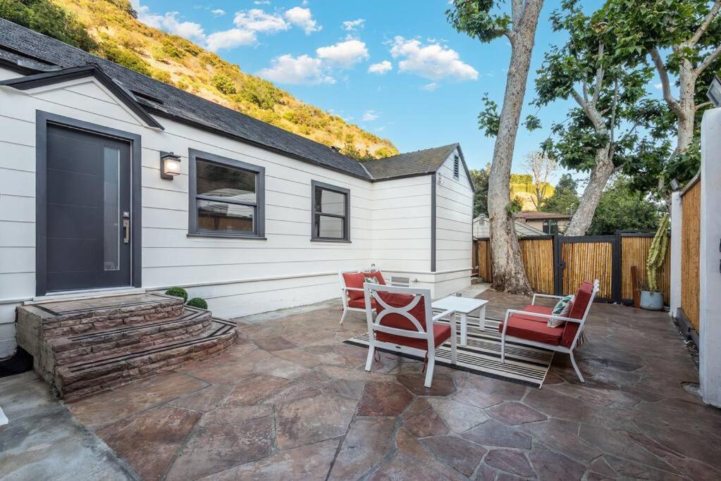 Luxurious Bel Air W/ Jacuzzi! 2bd 2ba Apartment