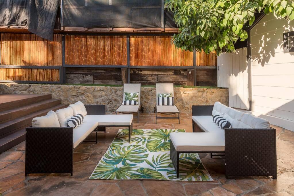 Luxurious Bel Air W/ Jacuzzi! 2bd 2ba Apartment