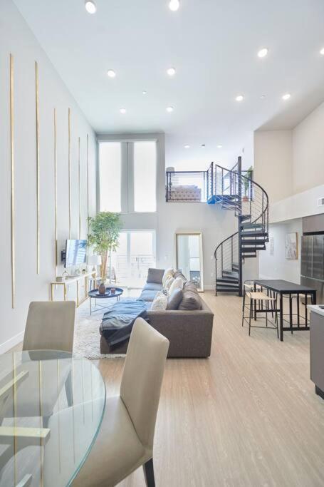 Apartment $3m Penthouse In K-town With Private Roof Deck