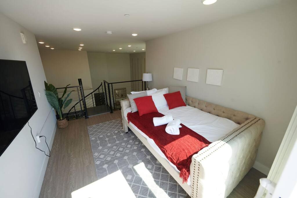 Apartment $3m Penthouse In K-town With Private Roof Deck Los Angeles