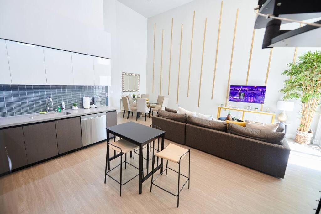 $3m Penthouse In K-town With Private Roof Deck Apartment Los Angeles