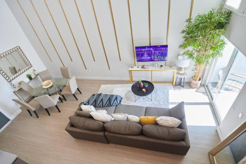 $3m Penthouse In K-town With Private Roof Deck *