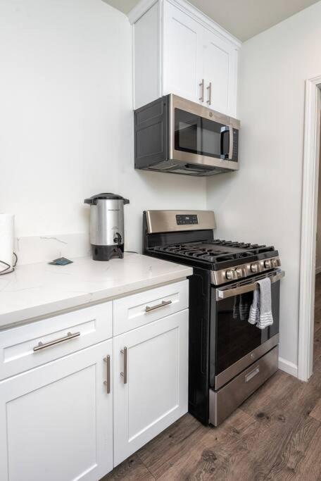 Chic And Spacious 3br Gem In La Apartamento