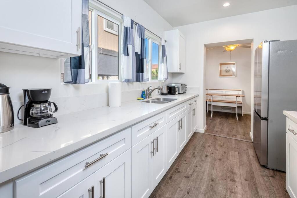 Chic And Spacious 3br Gem In La
