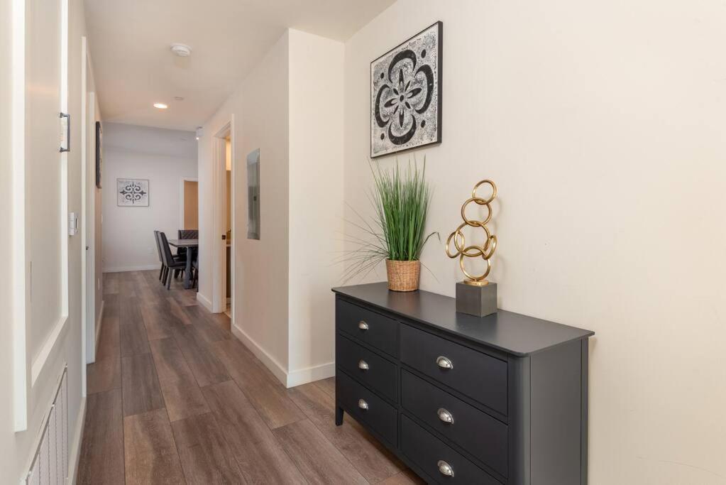 Luxurious Penthouse In Beverly Hills - Sleeps 10 Apartment