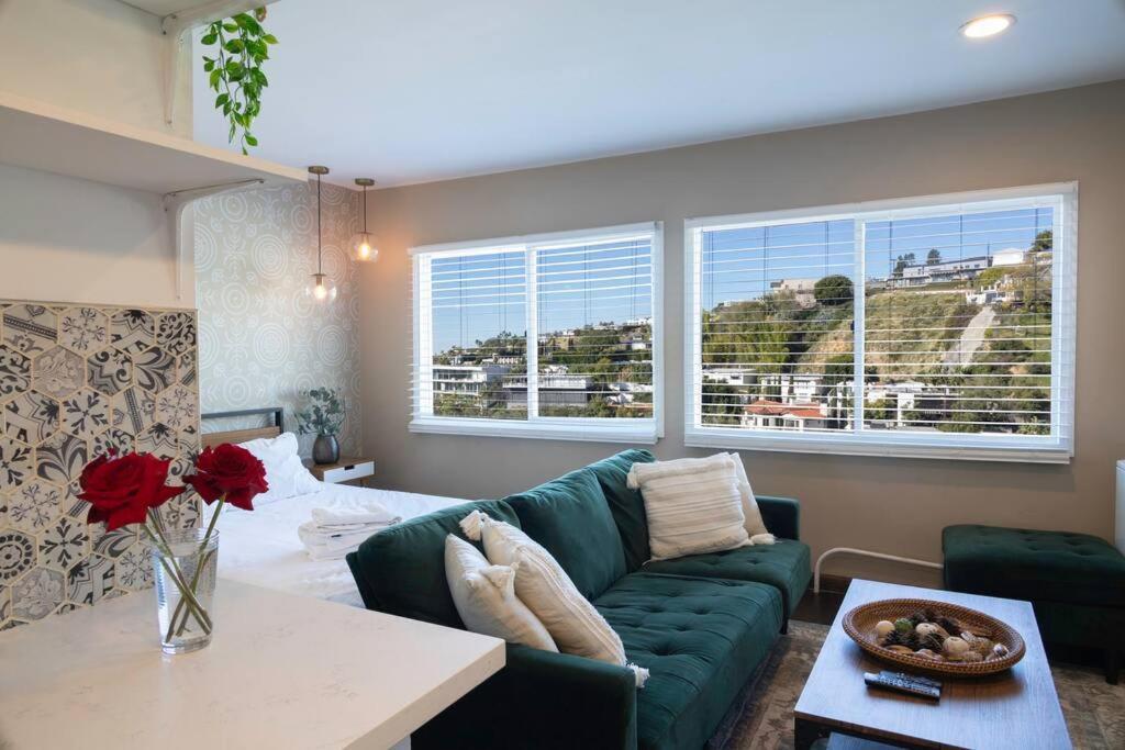 Hollywood Glamour: Gem With Cityscape Vibes Apartment Los Angeles