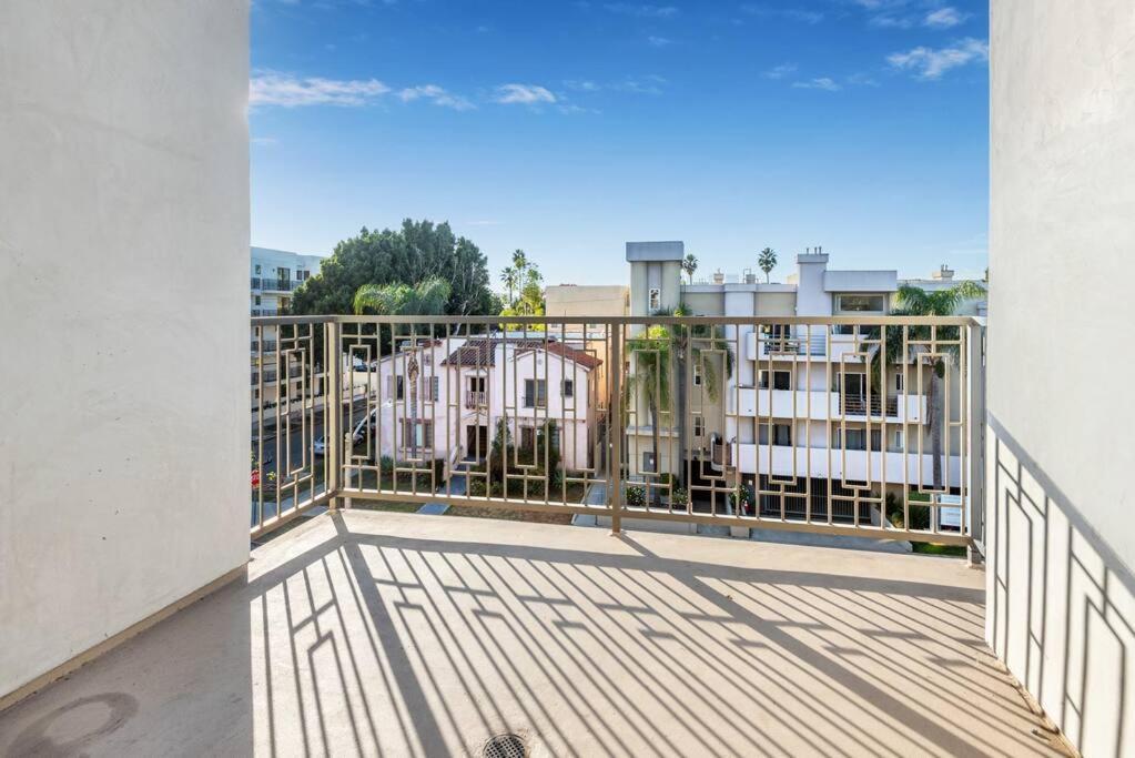 Luxurious Penthouse In Beverly Hills - Sleeps 10 Apartment *
