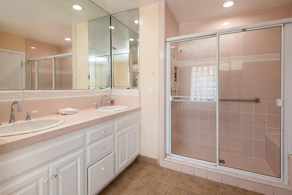 Luxury 3br House W/ Jacuzzi & Big Backyard! * Los Angeles