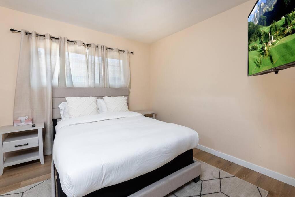 Luxury 3br House W/ Jacuzzi & Big Backyard! * Los Angeles