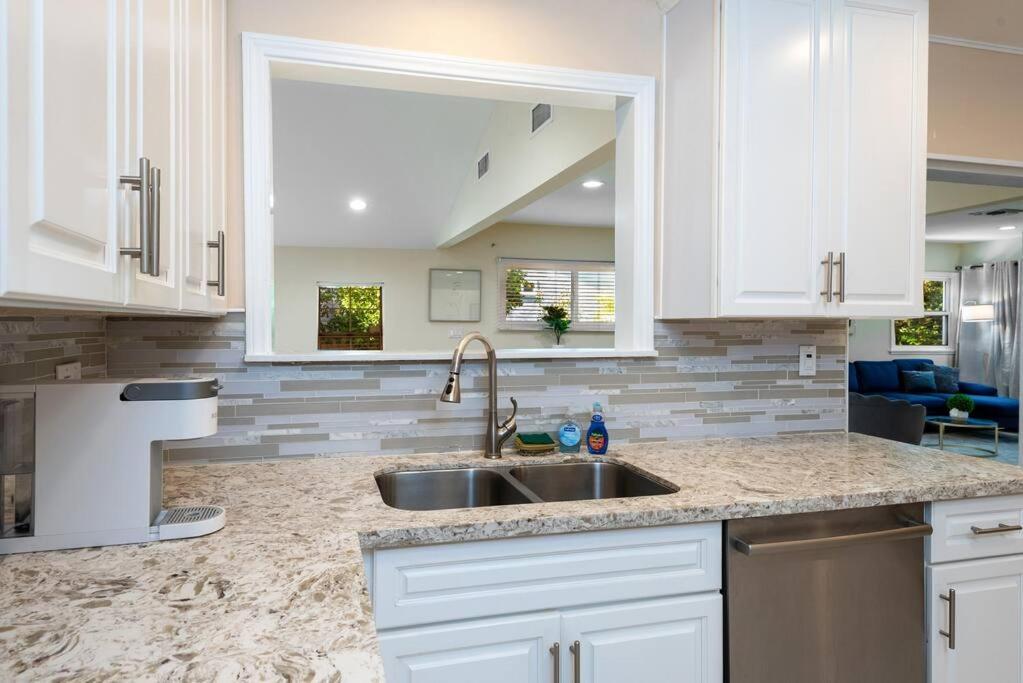 Luxury 3br House W/ Jacuzzi & Big Backyard! *