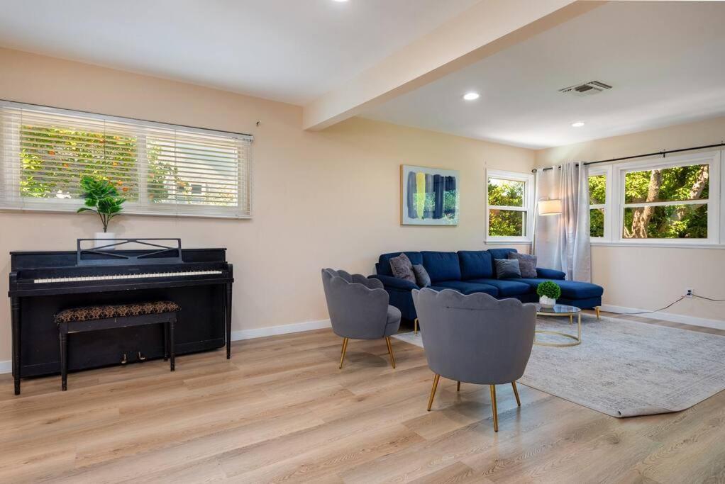 Luxury 3br House W/ Jacuzzi & Big Backyard! Apartment