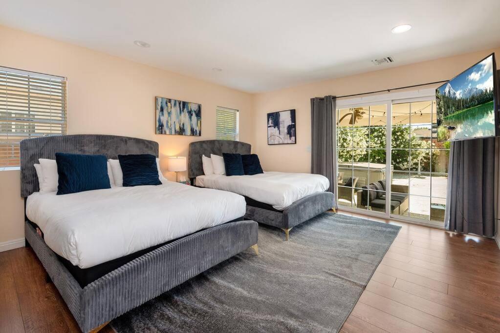 Luxury 3br House W/ Jacuzzi & Big Backyard! Apartment