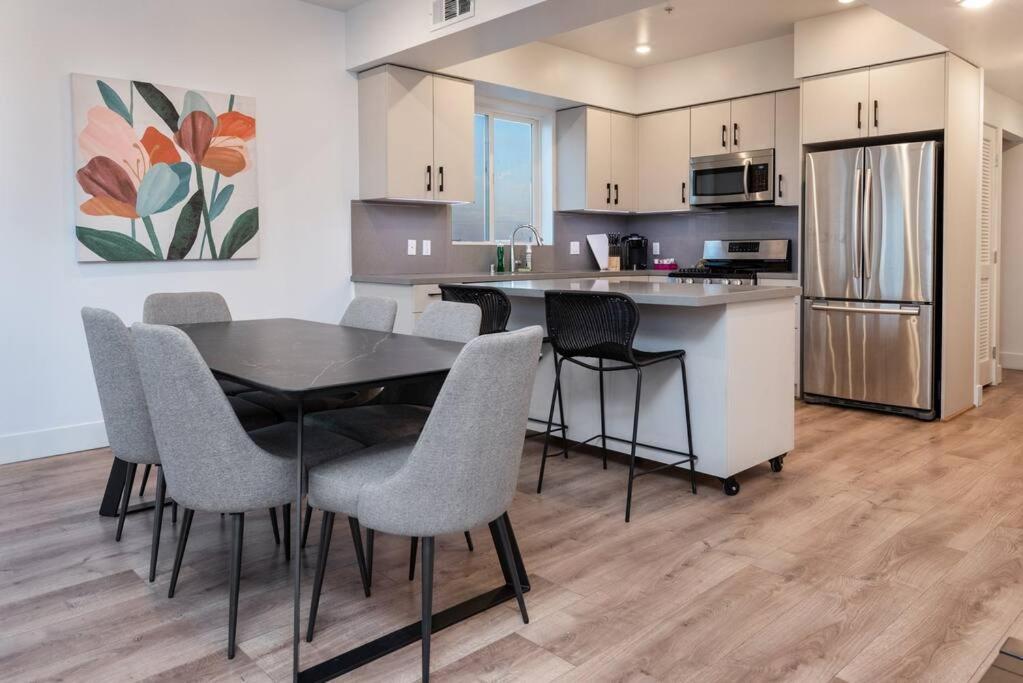 Chic And Elegant 2-bedroom Haven W/ Roof Deck Los Angeles