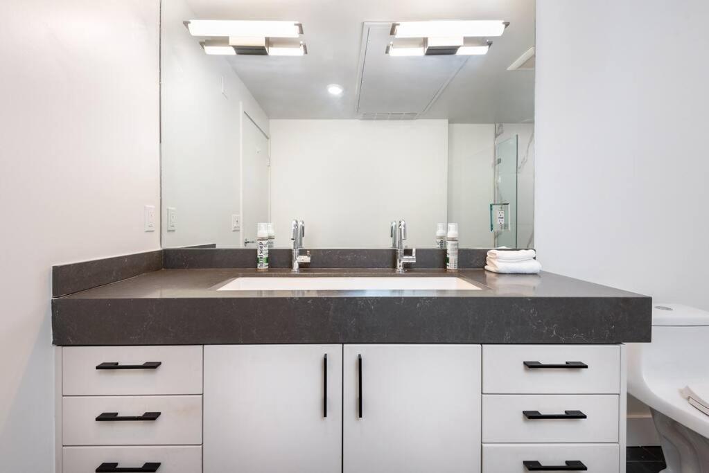 Holiday home Chic And Elegant 2-bedroom Haven W/ Roof Deck