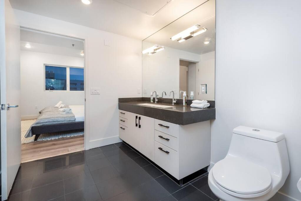 Chic And Elegant 2-bedroom Haven W/ Roof Deck