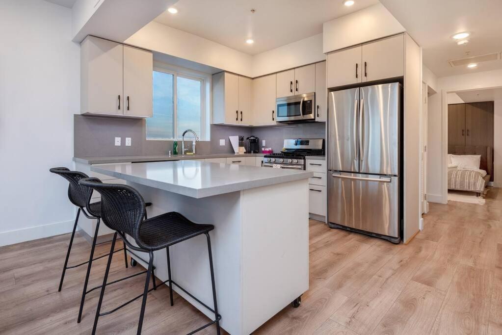 Chic And Elegant 2-bedroom Haven W/ Roof Deck Holiday home Los Angeles
