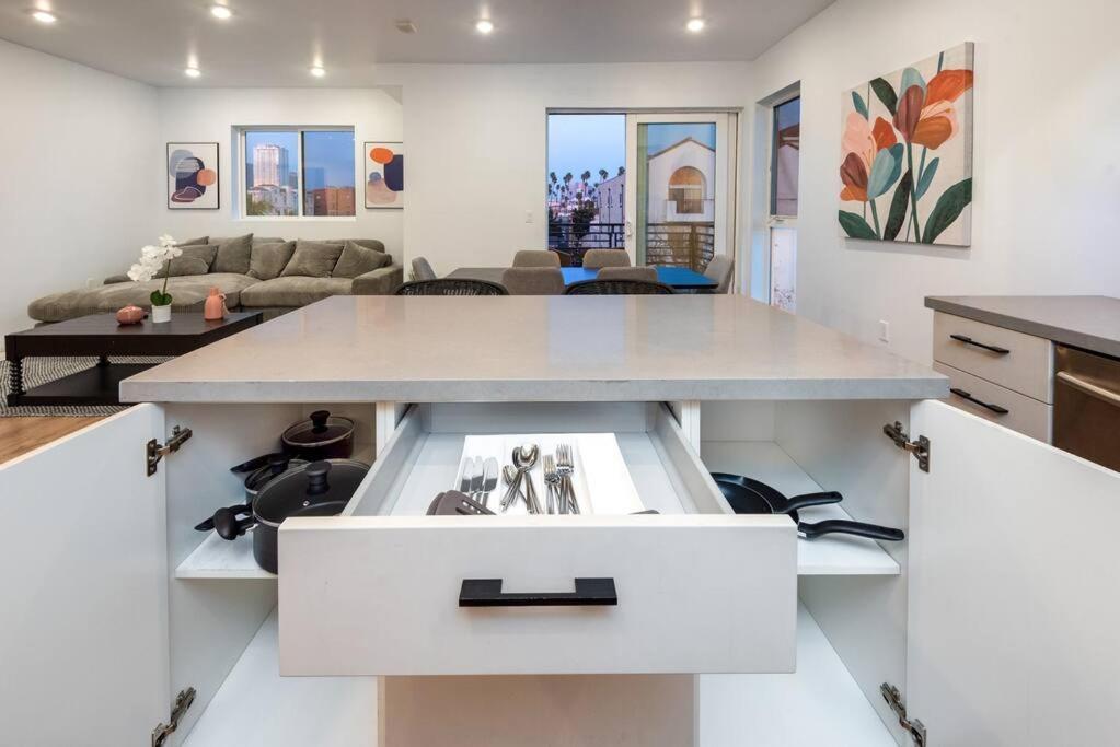 Chic And Elegant 2-bedroom Haven W/ Roof Deck Holiday home