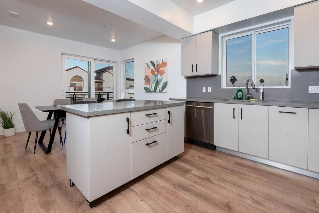 Chic And Elegant 2-bedroom Haven W/ Roof Deck Holiday home *