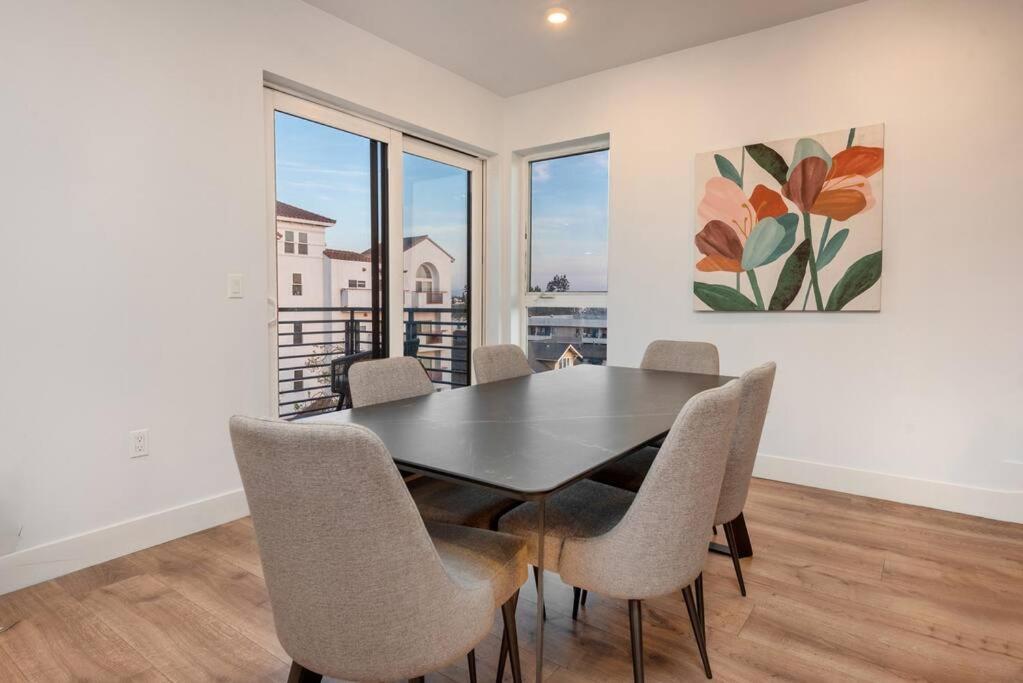 Holiday home Chic And Elegant 2-bedroom Haven W/ Roof Deck