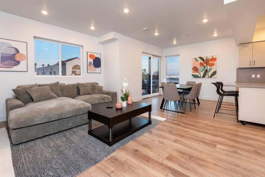 Chic And Elegant 2-bedroom Haven W/ Roof Deck