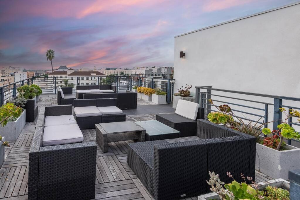 Chic And Elegant 2-bedroom Haven W/ Roof Deck Holiday home Los Angeles