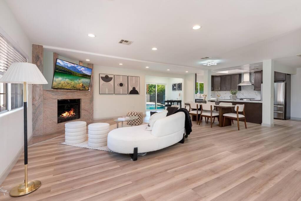 Luxurious 4-bedroom With Pool & Jacuzzi! Apartment Los Angeles
