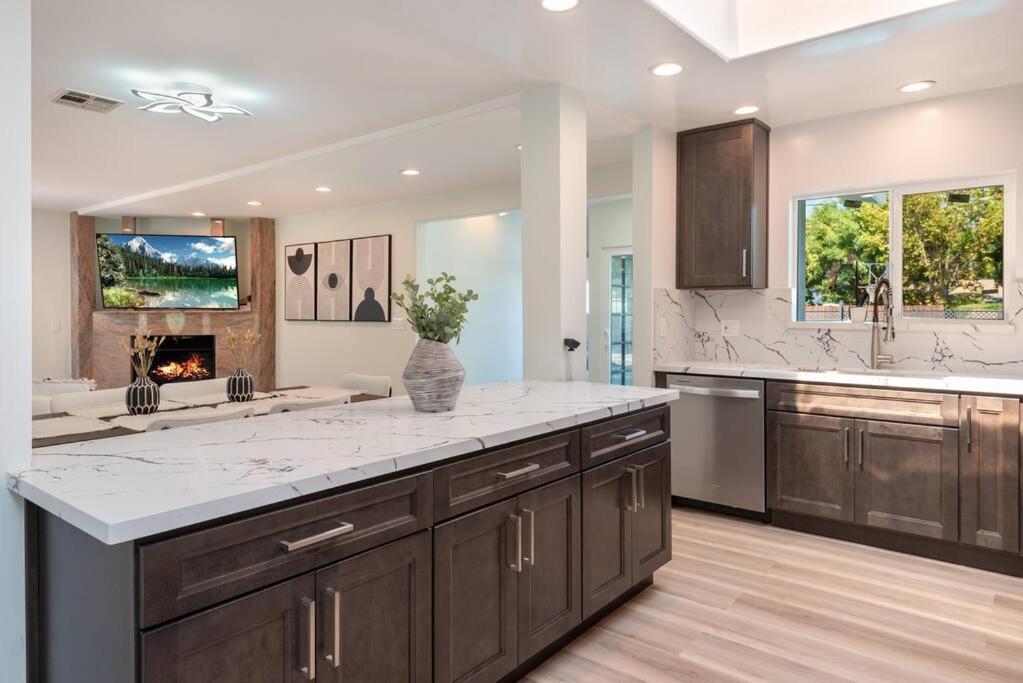 Apartment Luxurious 4-bedroom With Pool & Jacuzzi!