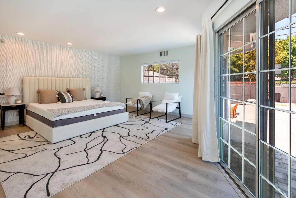 Luxurious 4-bedroom With Pool & Jacuzzi! Apartment Los Angeles