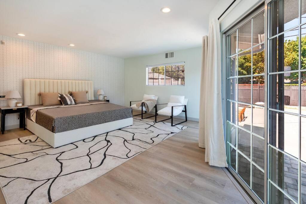 Luxurious 4-bedroom With Pool & Jacuzzi! Apartment Los Angeles