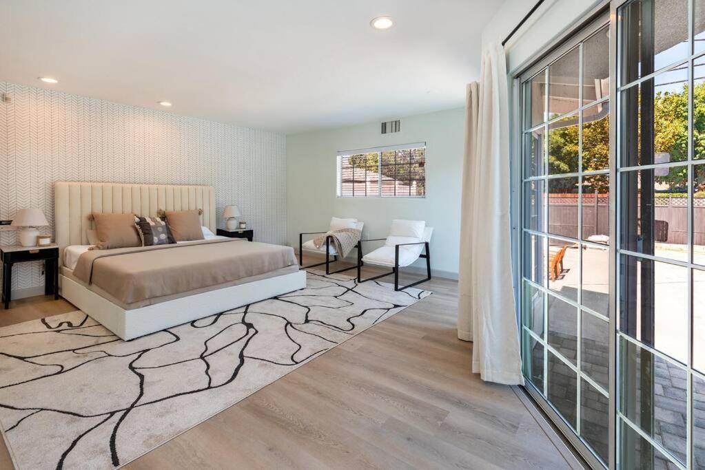 Apartment Luxurious 4-bedroom With Pool & Jacuzzi! Los Angeles