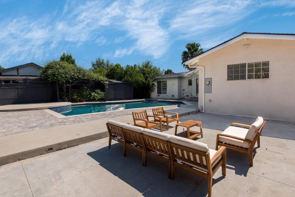 Apartment Luxurious 4-bedroom With Pool & Jacuzzi!