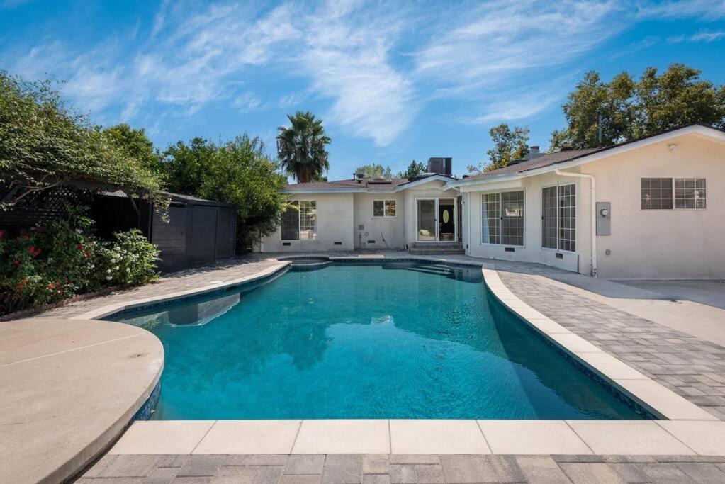 Luxurious 4-bedroom With Pool & Jacuzzi! Apartment Los Angeles
